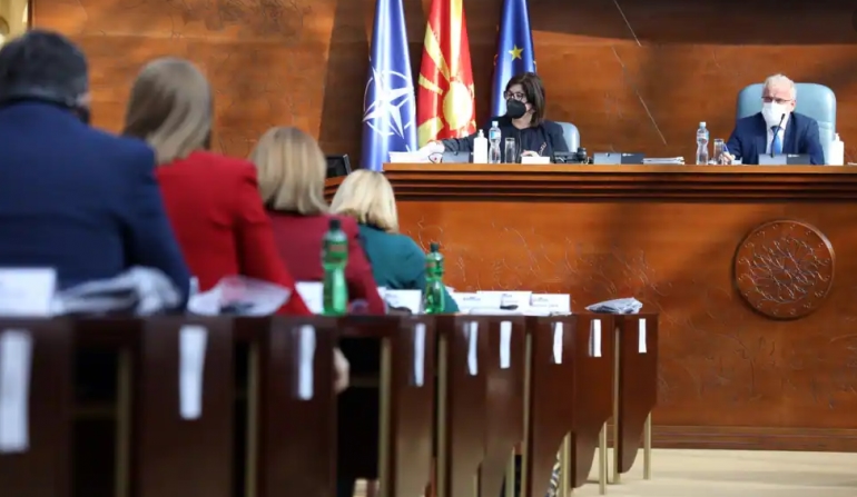Deshton mocioni i mosbesimit, nuk ndryshon qeveria ne Maqedoni